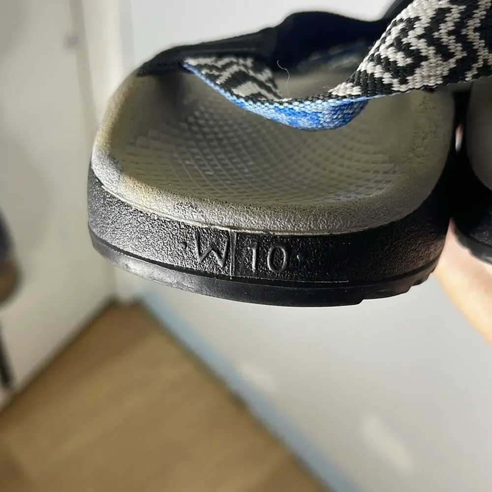 CHACO Black and White Blue Detail Patterned Strappy Sandals Size 10